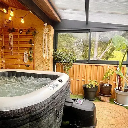Entre Vignes Et Horizon Appartement Avec Jacuzzi Privatif Et Piscine Commune Chauffee Sablet Exterior foto