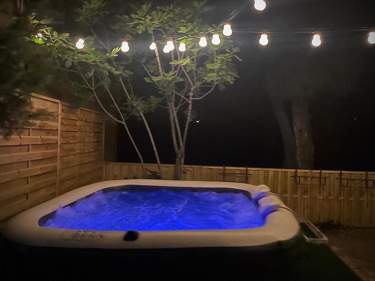 Entre Vignes Et Horizon Avec Jacuzzi Privatif Et Piscine Commune Chauffee Apartment *