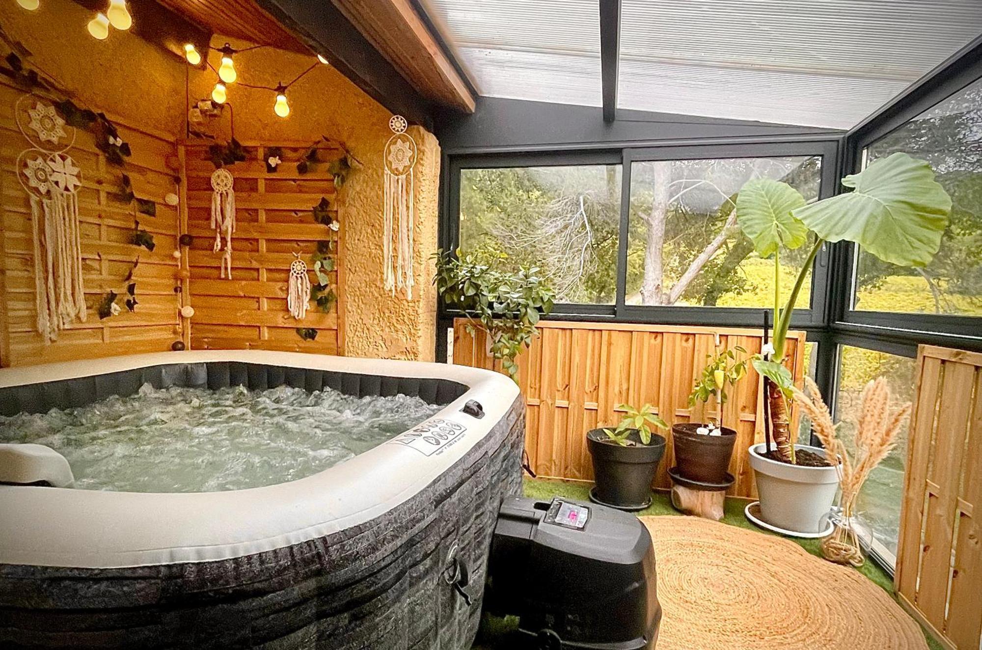 Entre Vignes Et Horizon Avec Jacuzzi Privatif Et Piscine Commune Chauffee Apartment *
